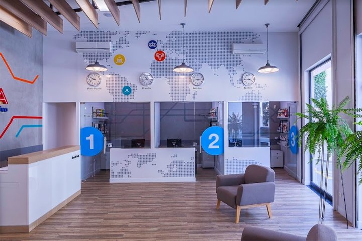 CNA 英语语言学校，由 FAL Design Estratégico 设计，巴西圣保罗