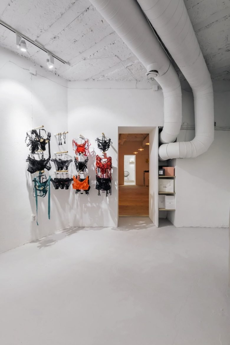 СOK – TABOORET 的性用品商店和咖啡馆 СOK – TABOORET 的性用品商店和咖啡馆