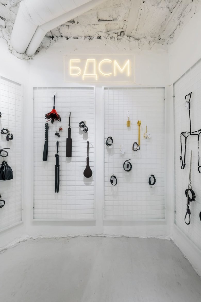 СOK – TABOORET 的性用品商店和咖啡馆 СOK – TABOORET 的性用品商店和咖啡馆