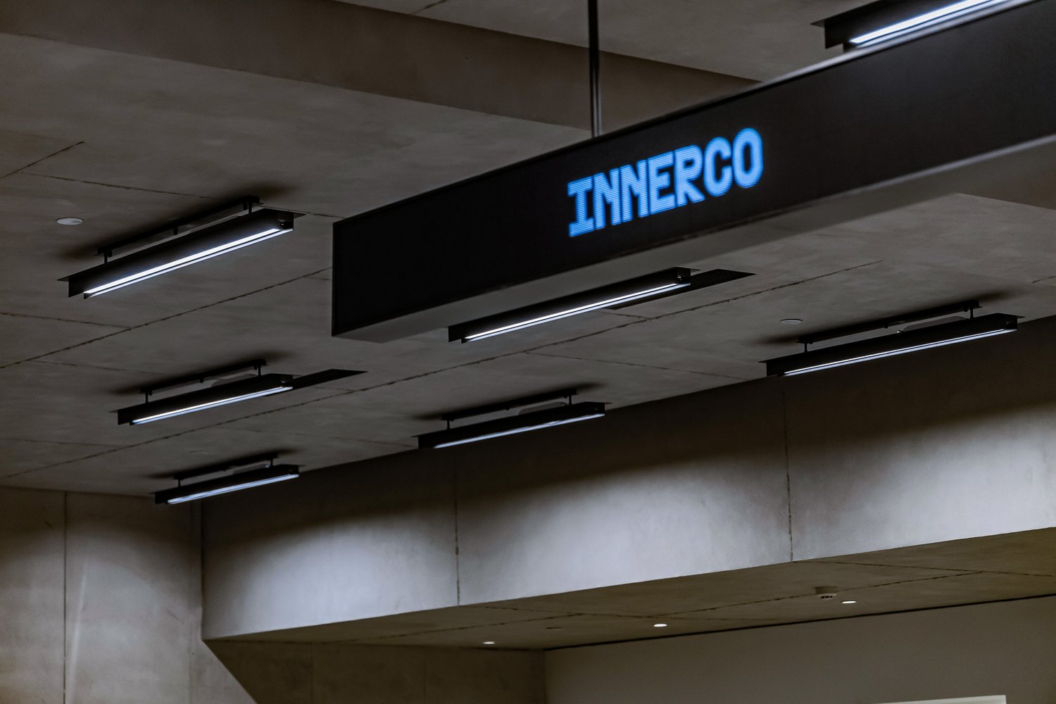 Lam Lighting Design 的 COSMO-INNERCO 店