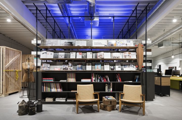 德国马克多夫 Konrad Knoblauch GmbH 的咖啡厅 - 办公室 - 商店 德国马克多夫 Konrad Knoblauch GmbH 的咖啡厅 - 办公室 - 商店