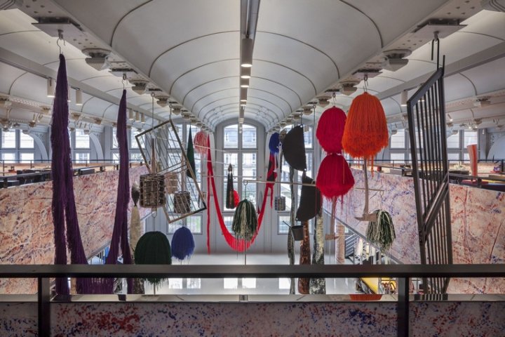 Calvin Klein 305W35NYC 商店，由 Sterling Ruby & Architectural Research Office 设计，法国巴黎