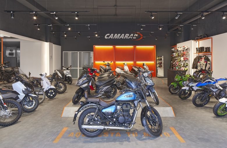 Camaral 摩托车店 by se.studio