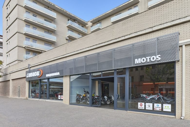 Camaral 摩托车店 by se.studio