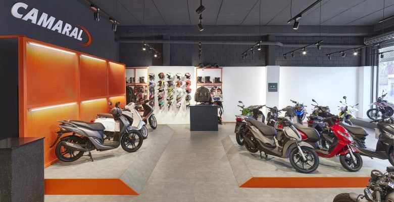 Camaral 摩托车店 by se.studio