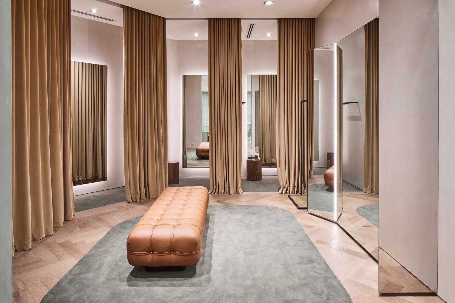 Akin Atelier 的 Camilla & Marc 旗舰店