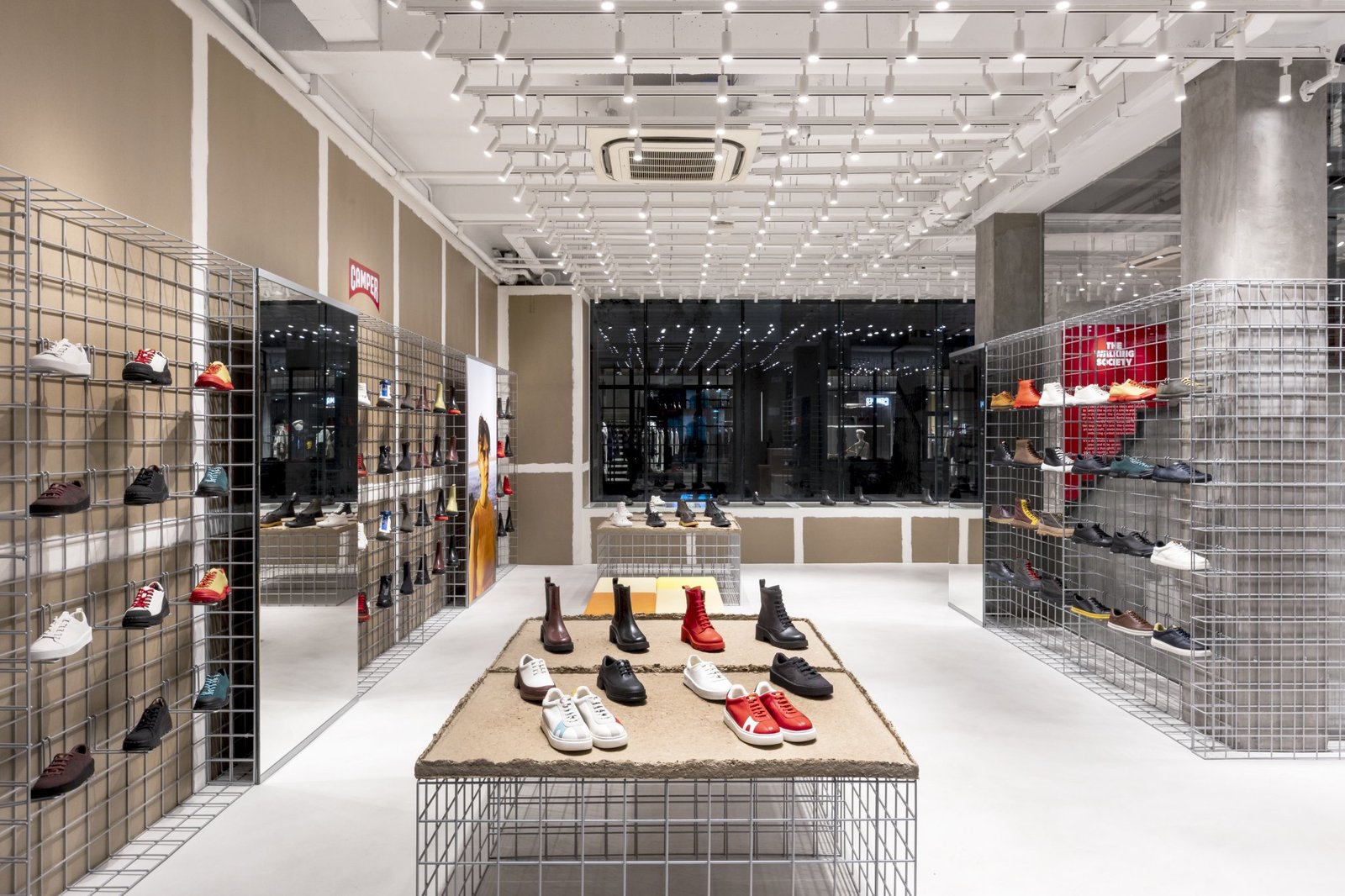 由 Schemata Architects 设计的 Camper 商店