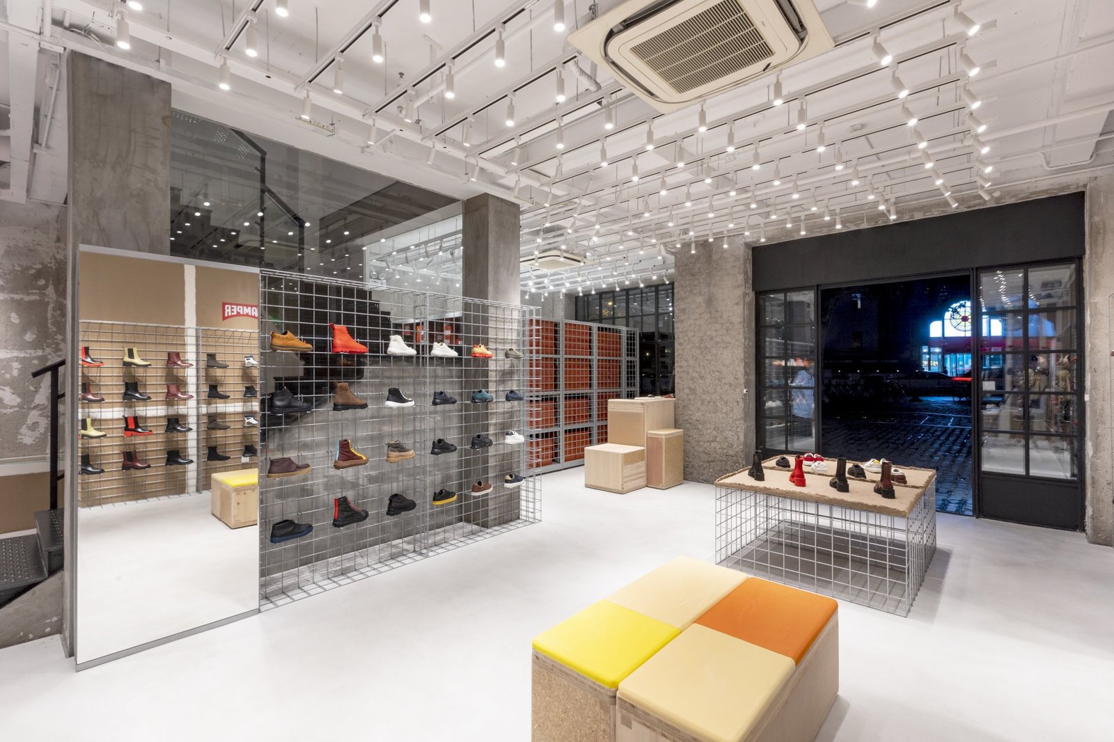 由 Schemata Architects 设计的 Camper 商店