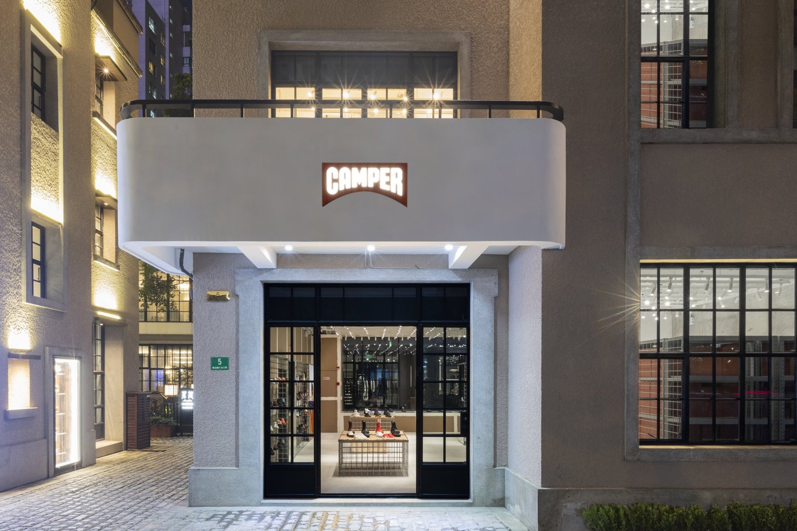 由 Schemata Architects 设计的 Camper 商店