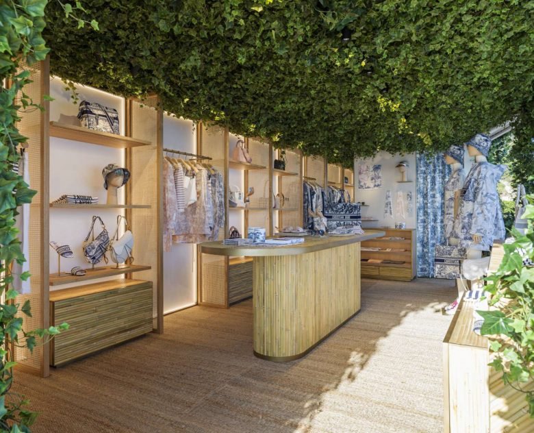 位于卡普里岛的迪奥快闪店：俯瞰地中海的洞穴。