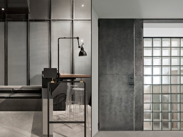 如恩设计的汽车车间和办公室，中国北京