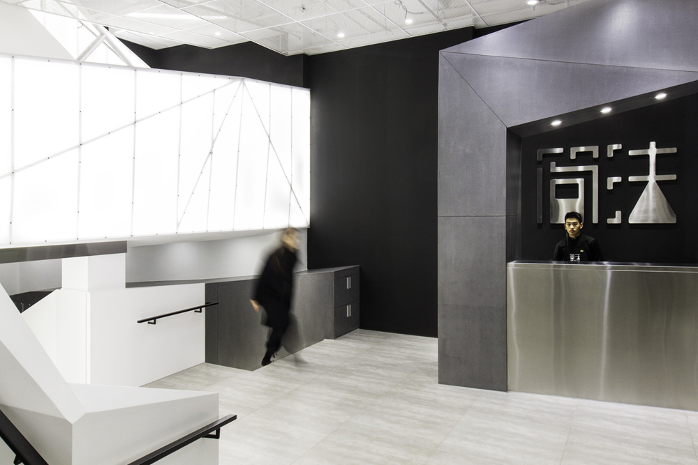 卡利美发沙龙 by maison h 卡利美发沙龙 by maison h