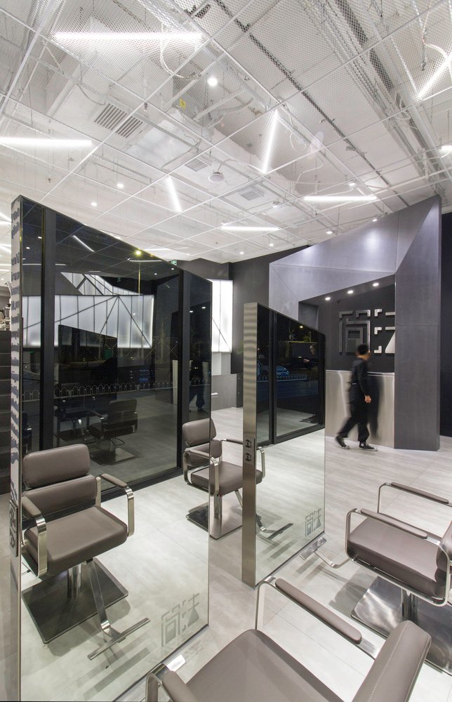 卡利美发沙龙 by maison h 卡利美发沙龙 by maison h