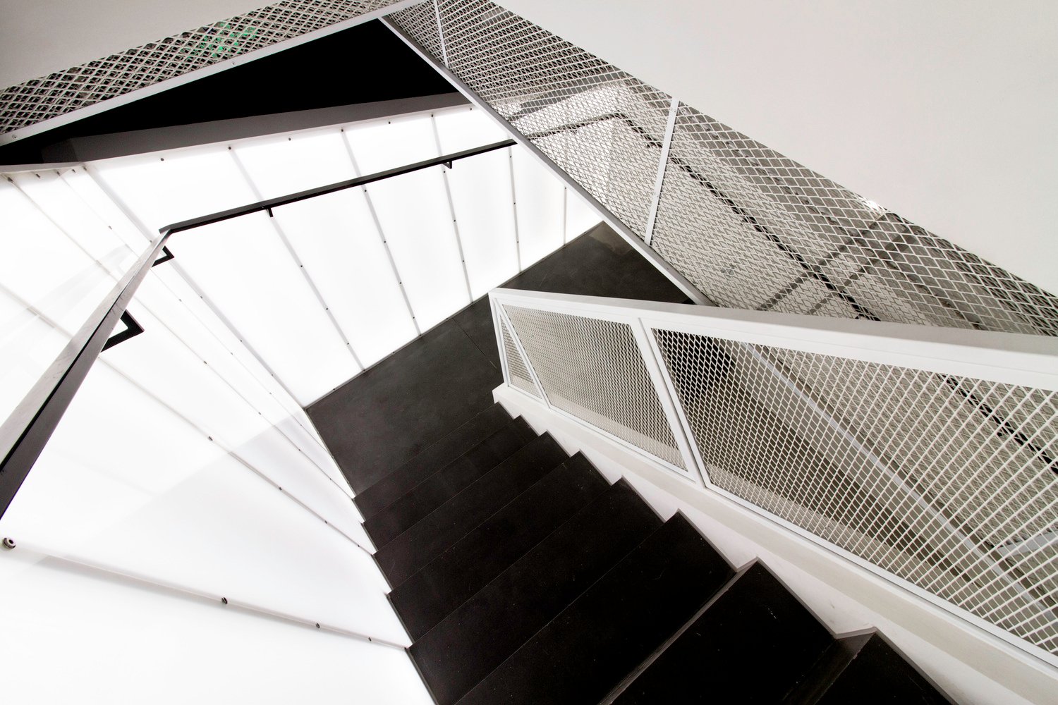 卡利美发沙龙 by maison h 卡利美发沙龙 by maison h