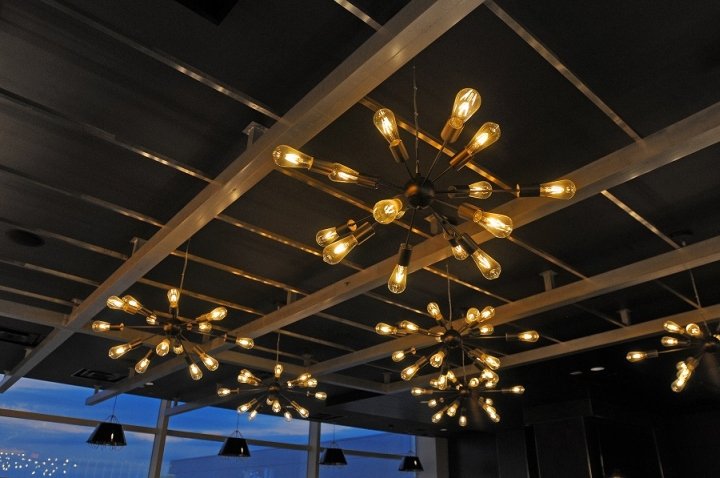 Cat Cora 餐厅由 Studio|H2G 设计,罗穆卢斯 – 密歇根州 Cat Cora 餐厅由 Studio|H2G 设计,罗穆卢斯 – 密歇根州