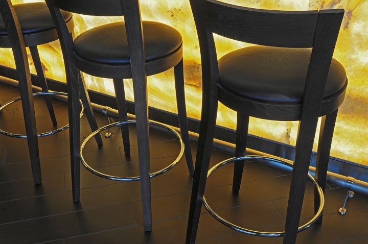 Cat Cora 餐厅由 Studio|H2G 设计,罗穆卢斯 – 密歇根州 Cat Cora 餐厅由 Studio|H2G 设计,罗穆卢斯 – 密歇根州