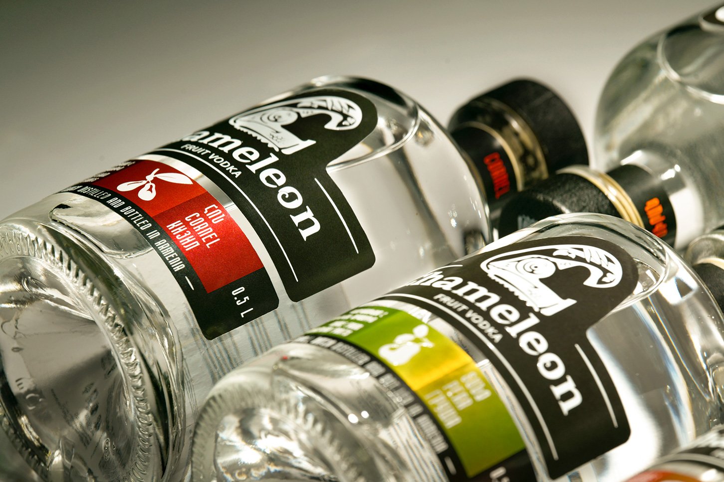 MAROG Creative Agency 的变色龙水果伏特加品牌