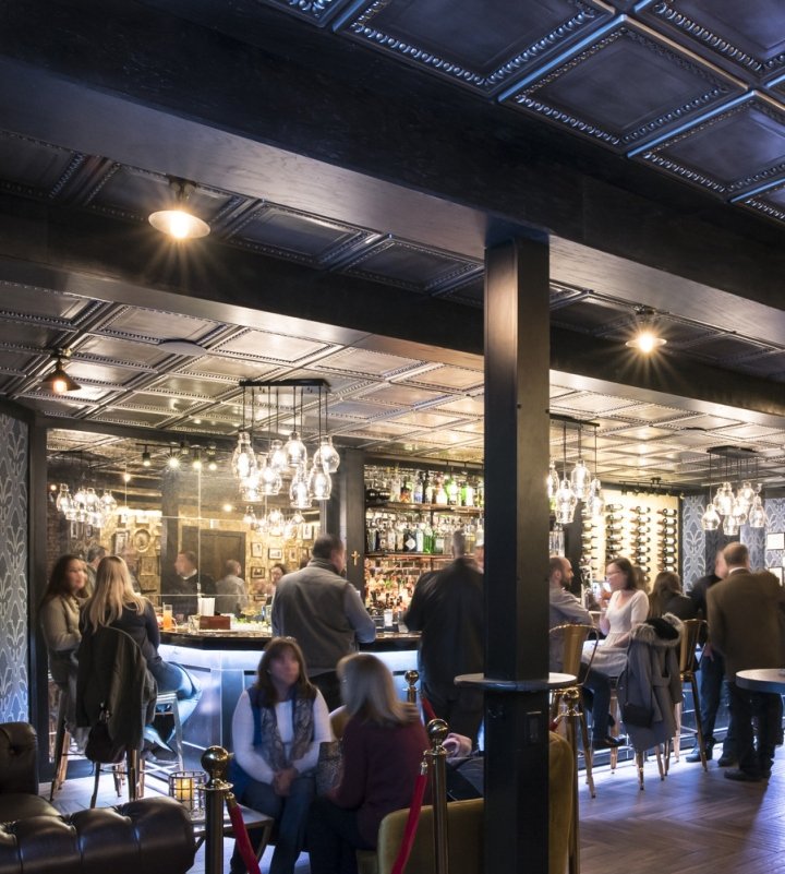 Charlotte’s Speakeasy by studioBIG，法明代尔 – 纽约