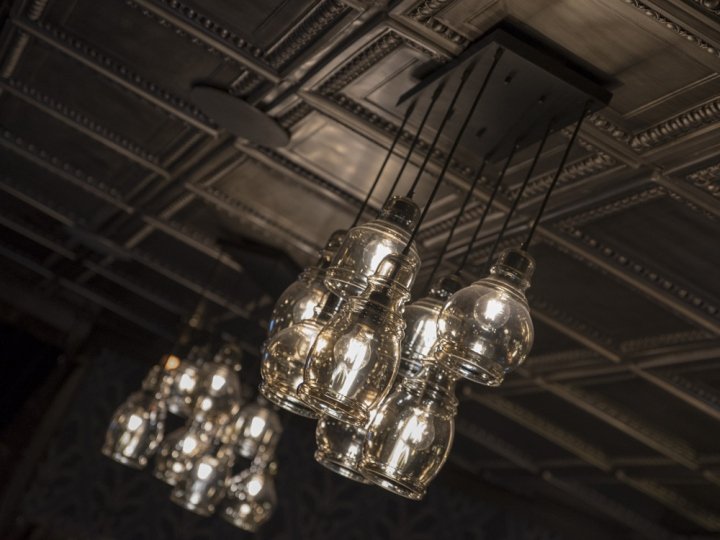 Charlotte’s Speakeasy by studioBIG，法明代尔 – 纽约