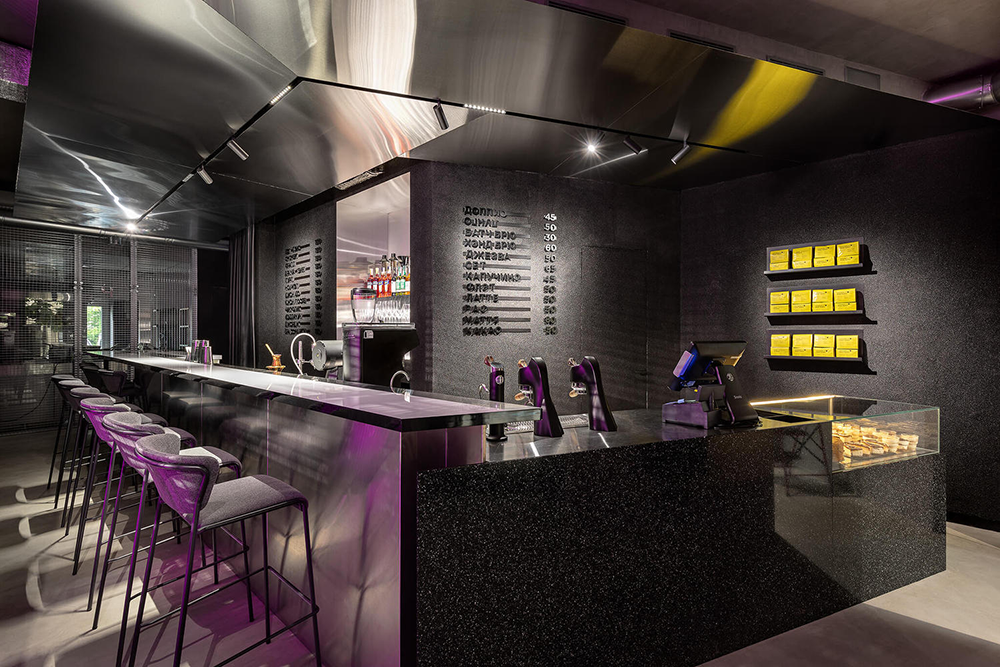 Chernyi 咖啡吧由 Ponomarenko Bureau 设计