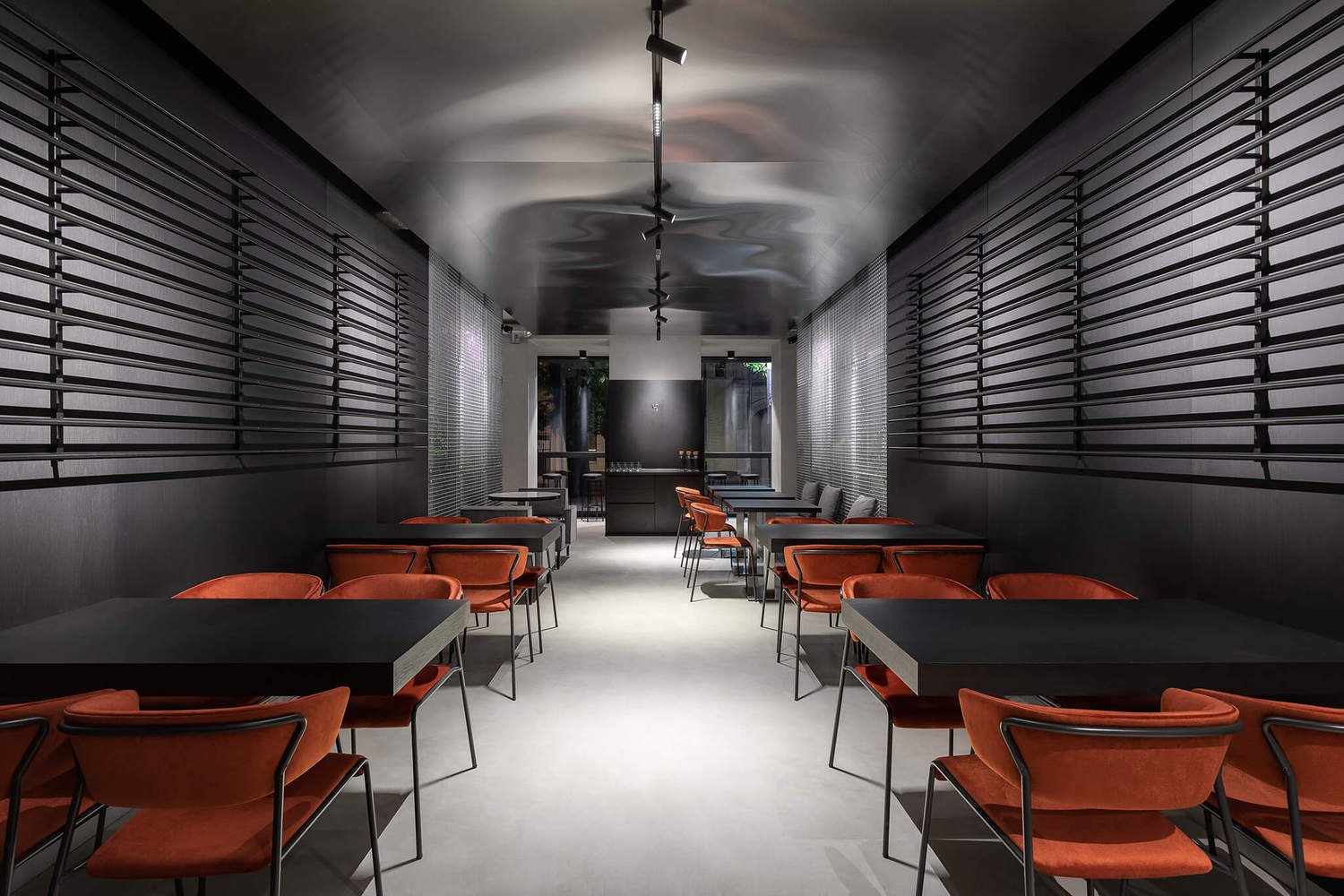 Chernyi 咖啡吧由 Ponomarenko Bureau 设计