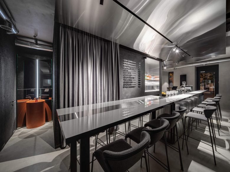 Chernyi 咖啡吧由 Ponomarenko Bureau 设计