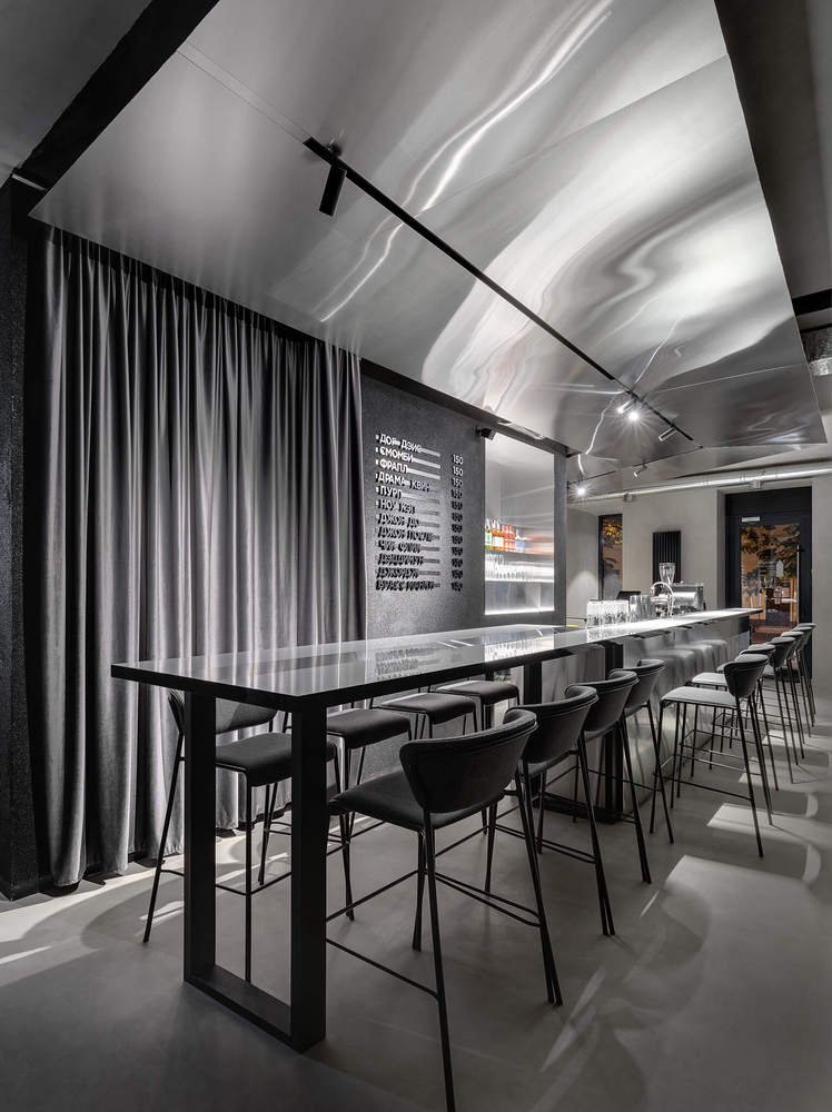 Chernyi 咖啡吧由 Ponomarenko Bureau 设计