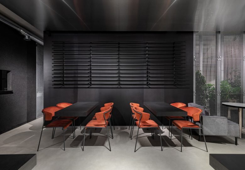 Chernyi 咖啡吧由 Ponomarenko Bureau 设计