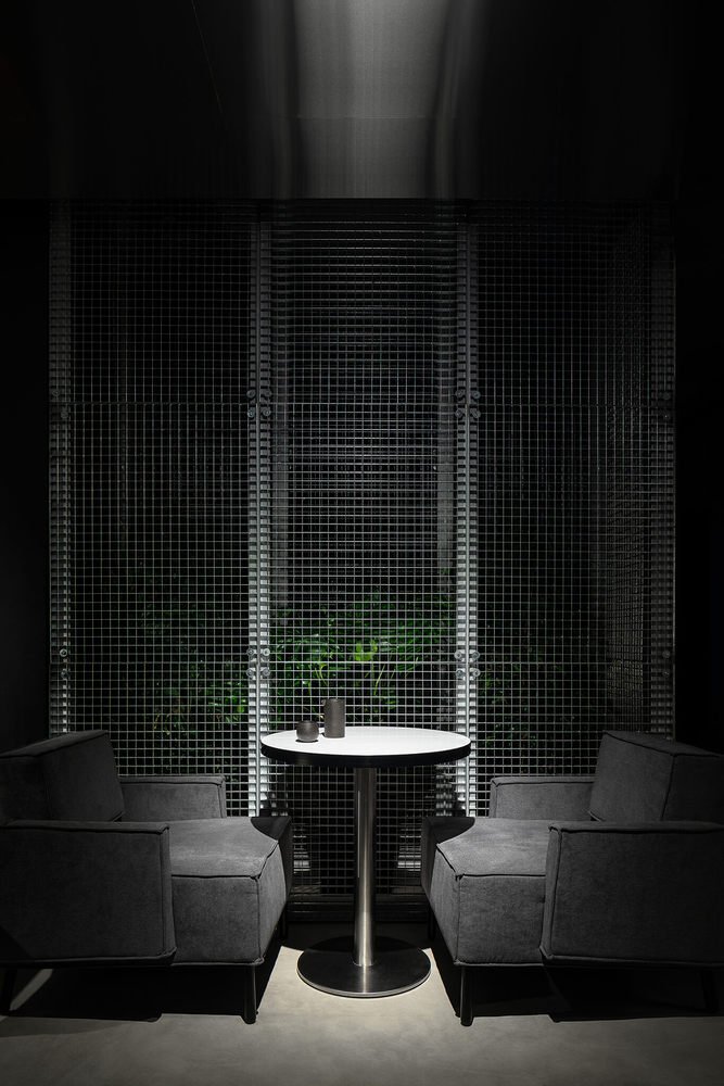 Chernyi 咖啡吧由 Ponomarenko Bureau 设计