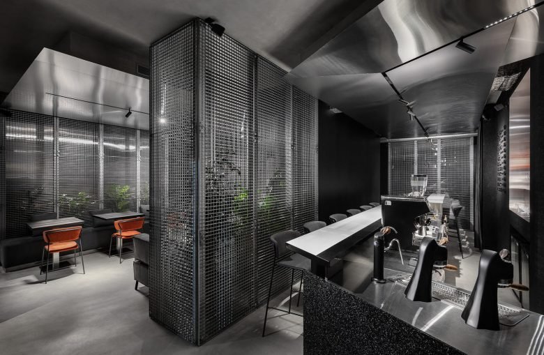 Chernyi 咖啡吧由 Ponomarenko Bureau 设计