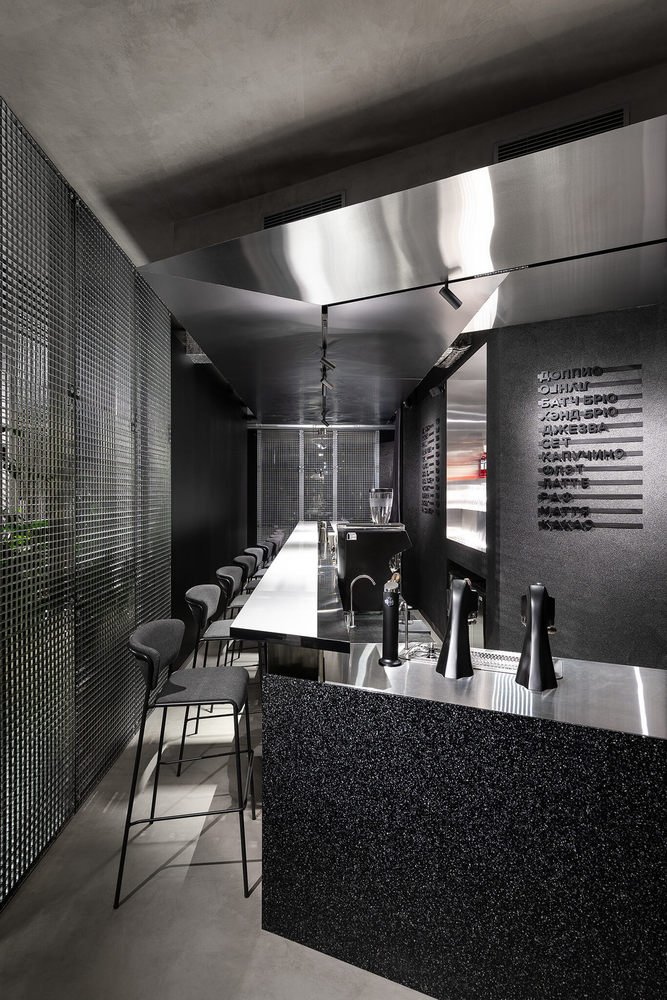 Chernyi 咖啡吧由 Ponomarenko Bureau 设计
