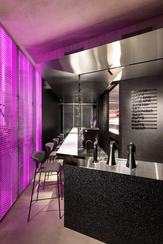 Chernyi 咖啡吧由 Ponomarenko Bureau 设计