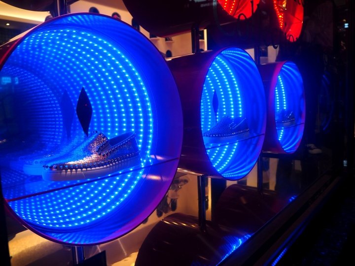 Christian Louboutin Infinity Tunnel Windows by Mes Workshop，香港