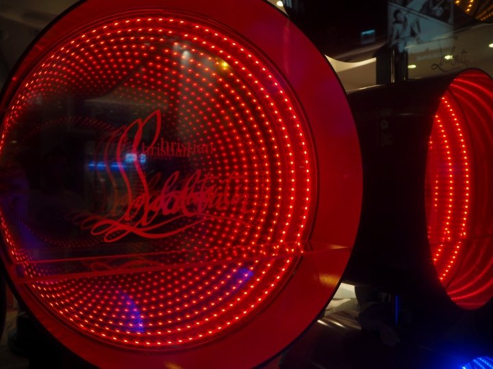 Christian Louboutin Infinity Tunnel Windows by Mes Workshop，香港