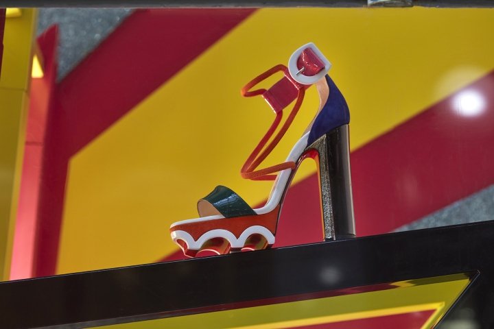 Studio XAG 设计的 Christian Louboutin 夏季流行橱窗,全球 Studio XAG 设计的 Christian Louboutin 夏季流行橱窗,全球