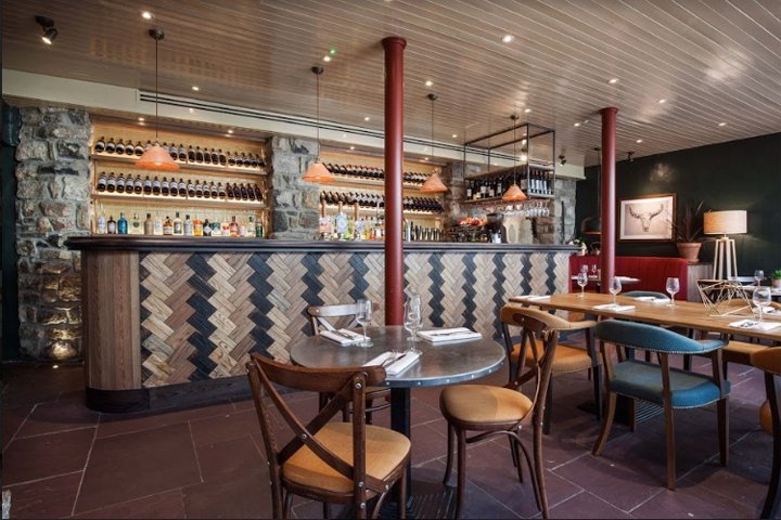 Coach 厨房和花园由 Turnerbates Design and Architecture 设计，博马里斯 / 安格尔西 – 威尔士