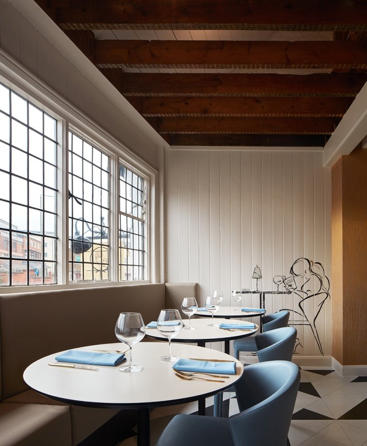 Coco Retro Bistro by 32 mq & Inside Out Contracts，英国坦布里奇韦尔斯