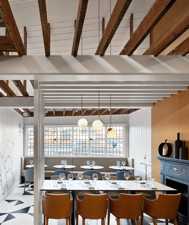 Coco Retro Bistro by 32 mq & Inside Out Contracts，英国坦布里奇韦尔斯