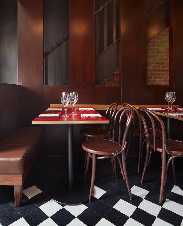 Coco Retro Bistro by 32 mq & Inside Out Contracts，英国坦布里奇韦尔斯