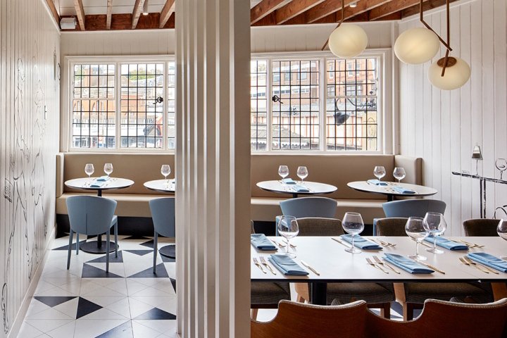 Coco Retro Bistro by 32 mq & Inside Out Contracts，英国坦布里奇韦尔斯