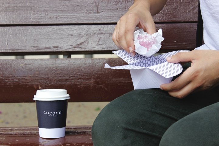 Yolanda Sabuz 和 Sandra Solanas 设计的 Cocoon 零食包装