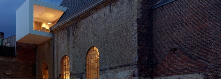 由比利时 Klaarchitectuur 设计的比利时历史教堂的协作办公空间