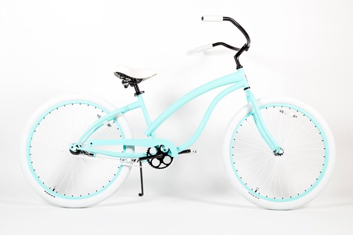 Villy Customs 设计的色彩缤纷的巡洋舰