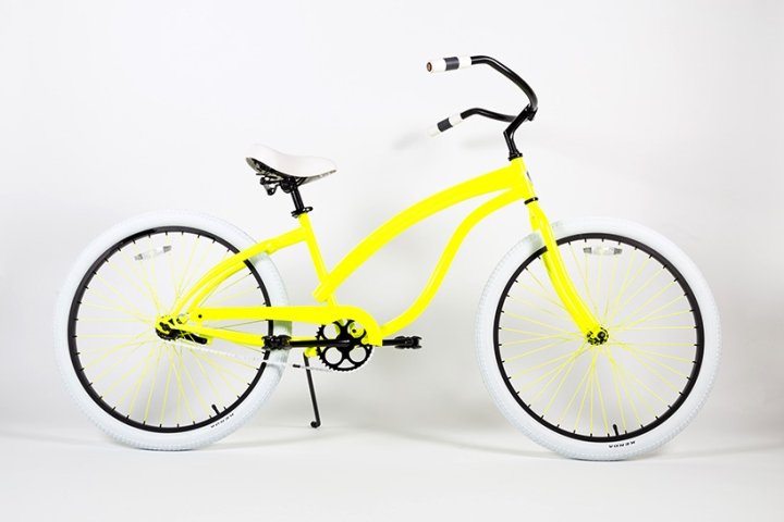 Villy Customs 设计的色彩缤纷的巡洋舰