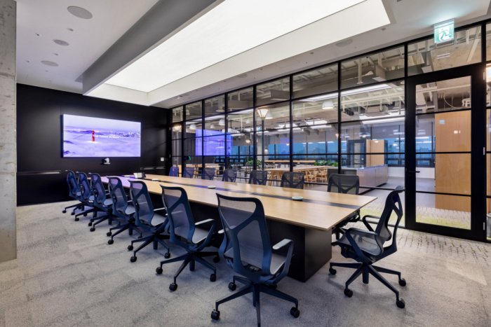 JH Associates 的机密客户办公室