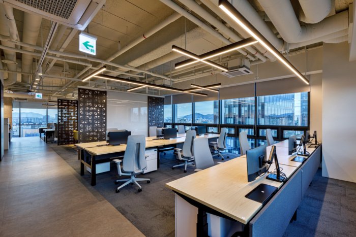 JH Associates 的机密客户办公室