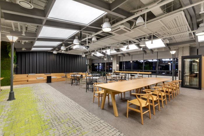 JH Associates 的机密客户办公室