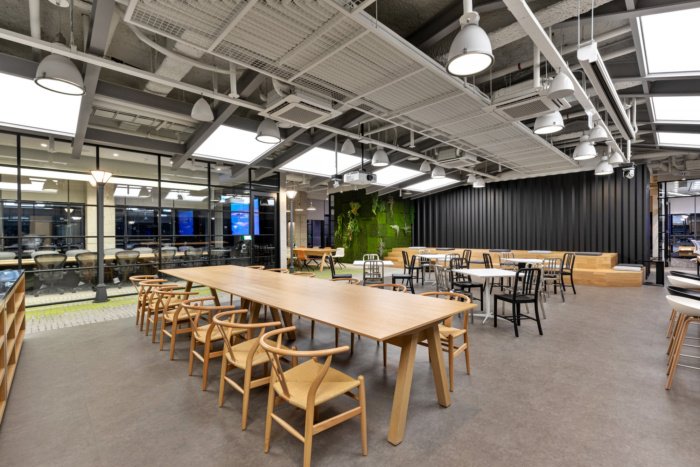 JH Associates 的机密客户办公室