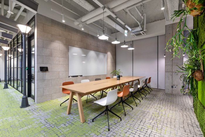 JH Associates 的机密客户办公室