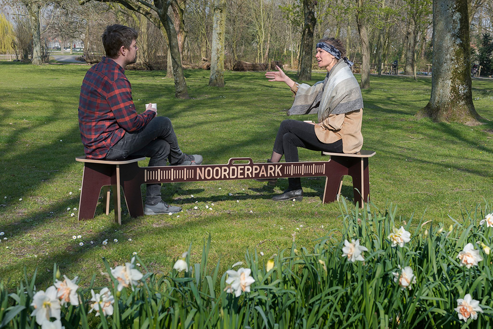 科罗纳危机 Kruk 长凳，由 Object Studio 设计